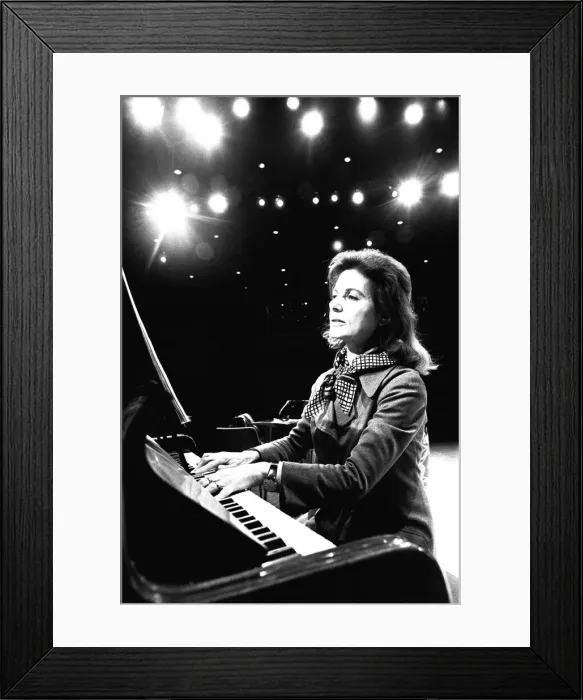 Framed Print : Actress Yvonne Mitchell in Tyneside Theatre Companys newest production