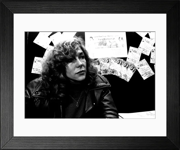 Framed Print : Carol Drinkwater at the Theatre Royal, Newcastle in the romantic comedy Cure For Love Framed Print : Carol Drinkwater at the Theatre Royal, Newcastle in the romantic comedy Cure For Love