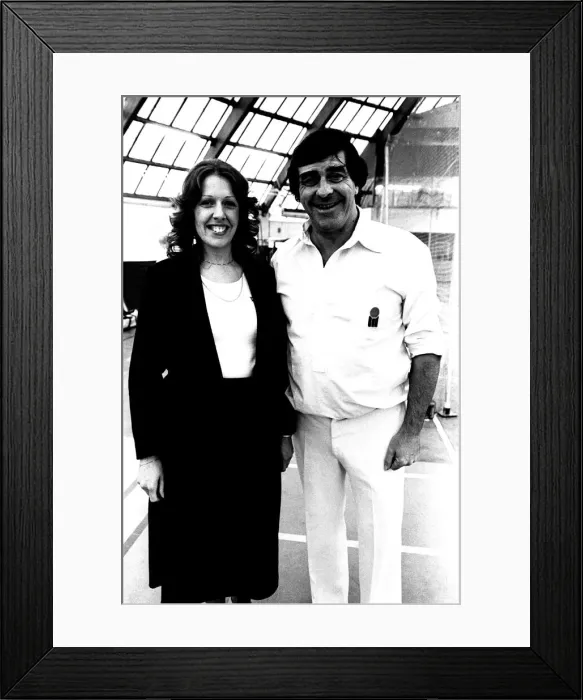 Framed Print : Cricket Legend Fred Trueman at the Evening Chronicle sponsored cricket coaching session Framed Print : Cricket Legend Fred Trueman at the Evening Chronicle sponsored cricket coaching session