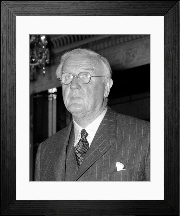 Framed Print : Former chairman of the Daily Mirror Cecil King talking at a Foyle luncheon Framed Print : Former chairman of the Daily Mirror Cecil King talking at a Foyle luncheon