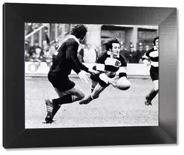 Sport - Rugby - Barbarians v New Zealand - 27th January 1973 - Gareth Edwards throws out