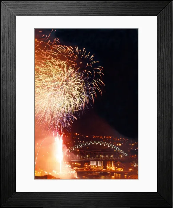 Framed Print : Bonfire Night celebrations on the River Tyne, Newcastle in November 1997 Framed Print : Bonfire Night celebrations on the River Tyne, Newcastle in November 1997