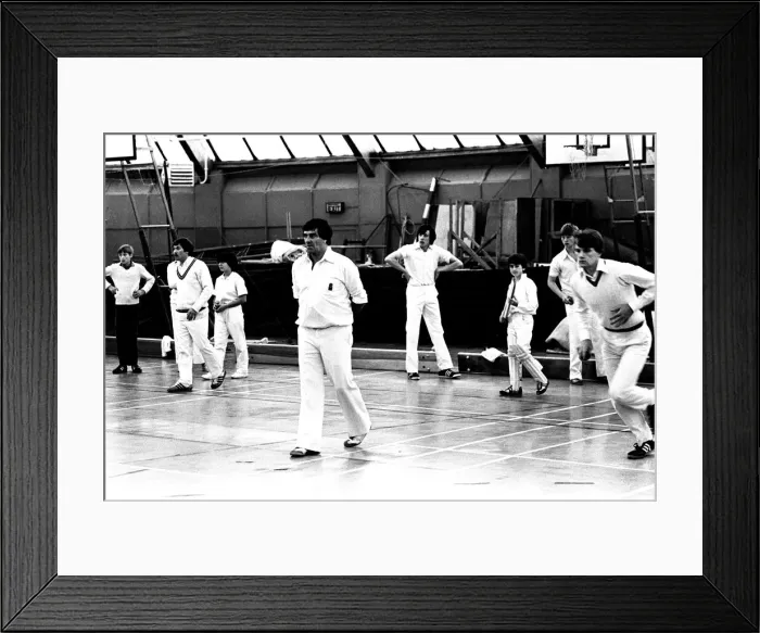 Framed Print : Cricket Legend Fred Trueman at the Evening Chronicle sponsored cricket coaching session Framed Print : Cricket Legend Fred Trueman at the Evening Chronicle sponsored cricket coaching session