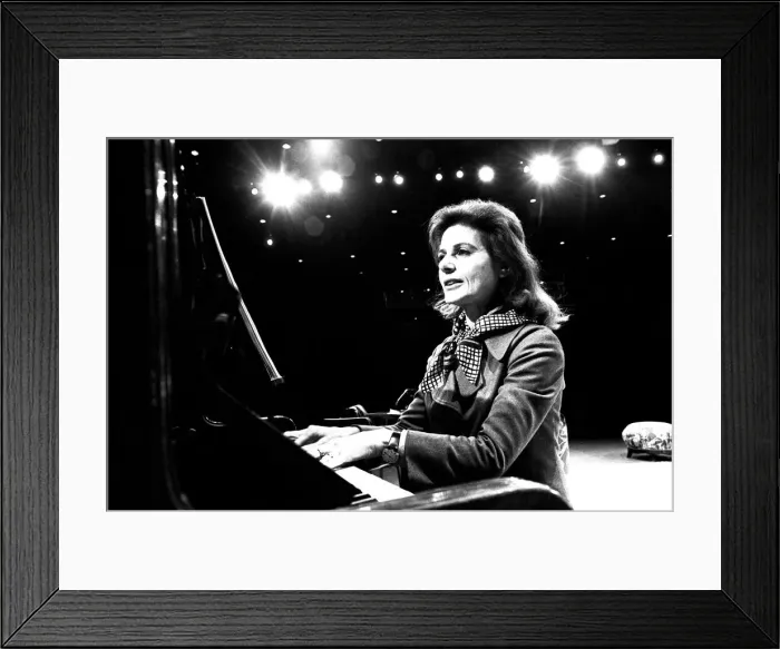 Framed Print : Actress Yvonne Mitchell in Tyneside Theatre Companys newest production Framed Print : Actress Yvonne Mitchell in Tyneside Theatre Companys newest production