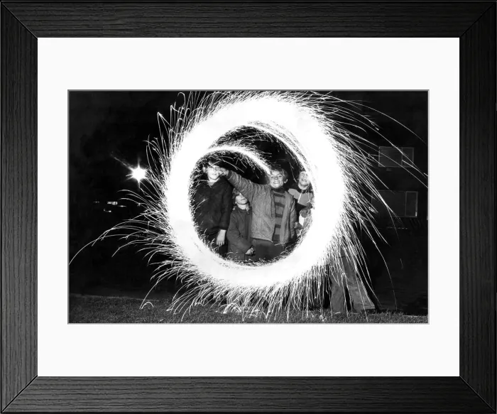 Framed Print : Ian Iredale of Hamsterley Crescent, Wrekenton, whirls a safe hand sparkler to show his
