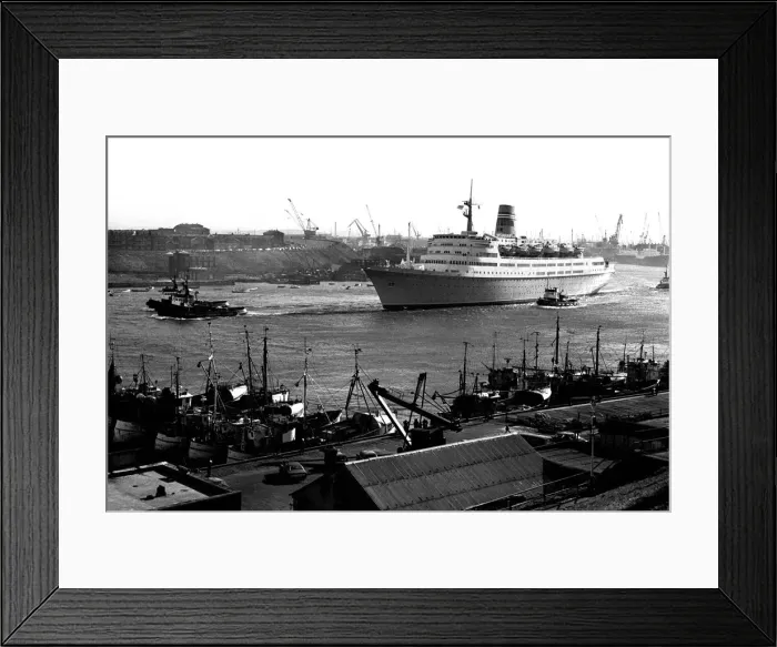Framed Print : The cruise ship Vistafjord leaving the Tyne in April 1973 after her sea trials