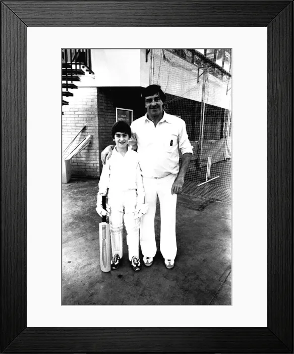 Framed Print : Cricket Legend Fred Trueman at the Evening Chronicle sponsored cricket coaching session Framed Print : Cricket Legend Fred Trueman at the Evening Chronicle sponsored cricket coaching session