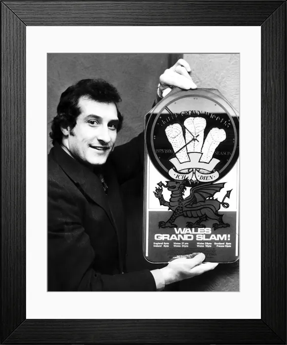 Framed Print : Gareth Edwards rugby union polayer for Cardiff and Wales a scrum half pictured with a