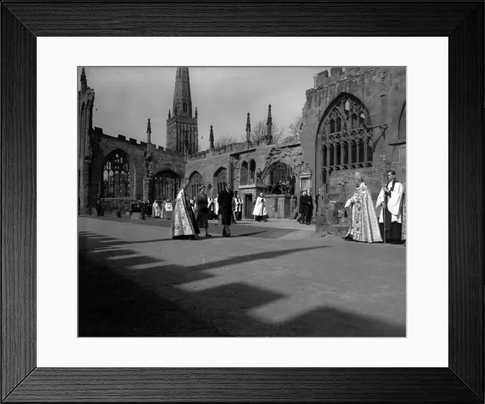 Framed Print : HRH The Queen with Duke of Edinburgh escorted by RT Howard Provost of Coventry walk