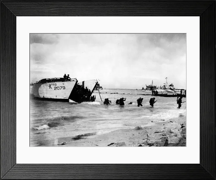 Framed Print : Canadian Troops landing in France on D Day June 1944 leaving Framed Print : Canadian Troops landing in France on D Day June 1944 leaving