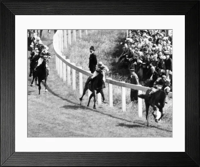 Framed Print : Epsom Derby 1953. Gordon Richards in second place during the race. (crop)