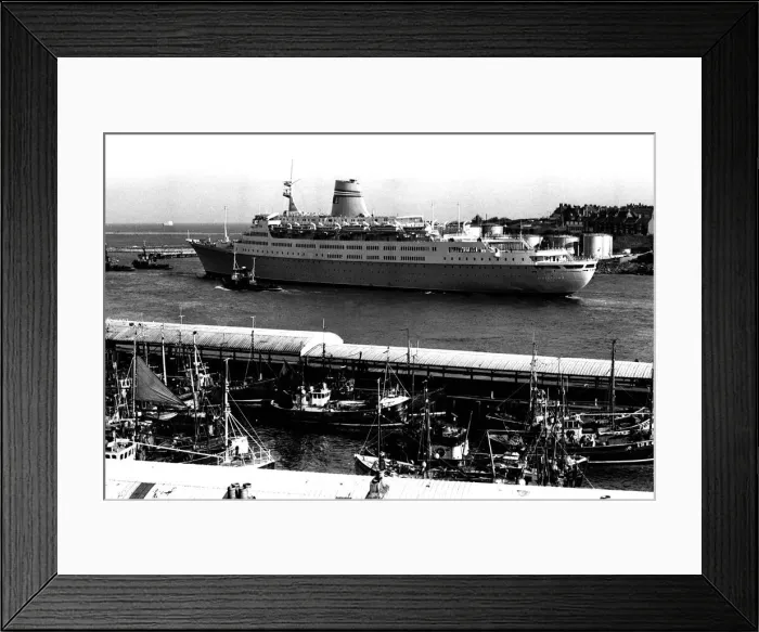 Framed Print : The cruise ship Vistafjord leaving the Tyne in April 1973 after her sea trials