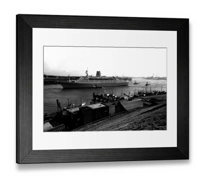 Framed Print : The cruise ship Vistafjord leaving the Tyne in April 1973 after her sea trials