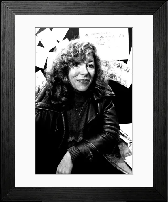 Framed Print : Carol Drinkwater at the Theatre Royal, Newcastle in the romantic comedy Cure For Love Framed Print : Carol Drinkwater at the Theatre Royal, Newcastle in the romantic comedy Cure For Love