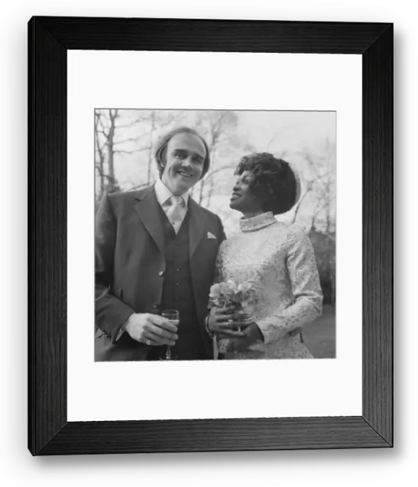 Framed Print : Singer Salena Jones seen here on her wedding day to 33 year old Pat Rogers at Southampton Framed Print : Singer Salena Jones seen here on her wedding day to 33 year old Pat Rogers at Southampton