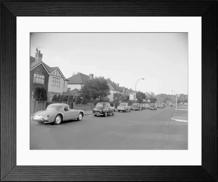 Framed Print : Whitsun traffic congestion in South London as everyone makes their way to the coast Framed Print : Whitsun traffic congestion in South London as everyone makes their way to the coast