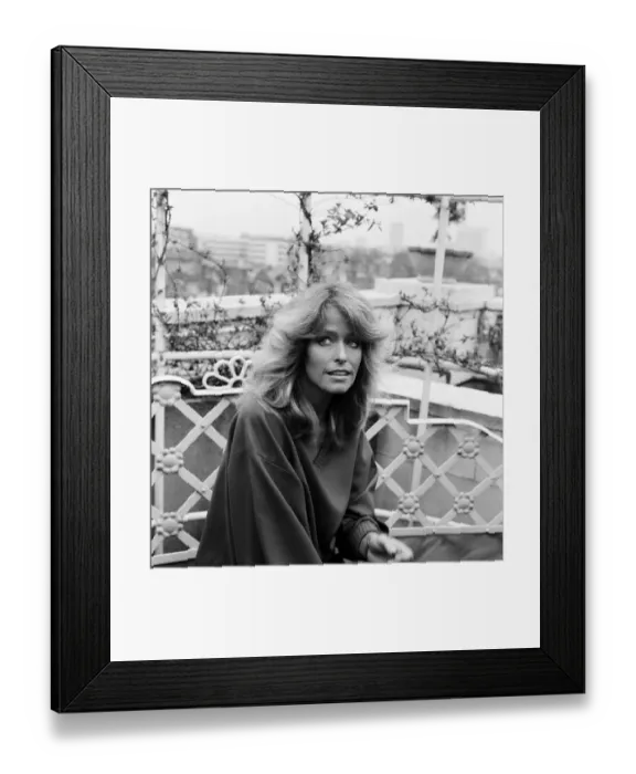 Framed Print : US actress Farrah Fawcett Majors pictured at a photo reception at the Dorcester Hotel in Framed Print : US actress Farrah Fawcett Majors pictured at a photo reception at the Dorcester Hotel in