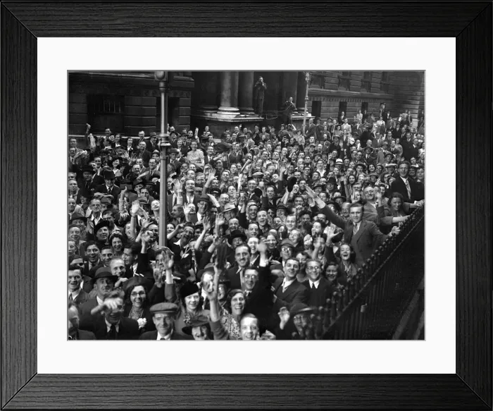 Framed Print : 3rd September 1939, Large crowds gathered in Downing Street as the zero hour 11am