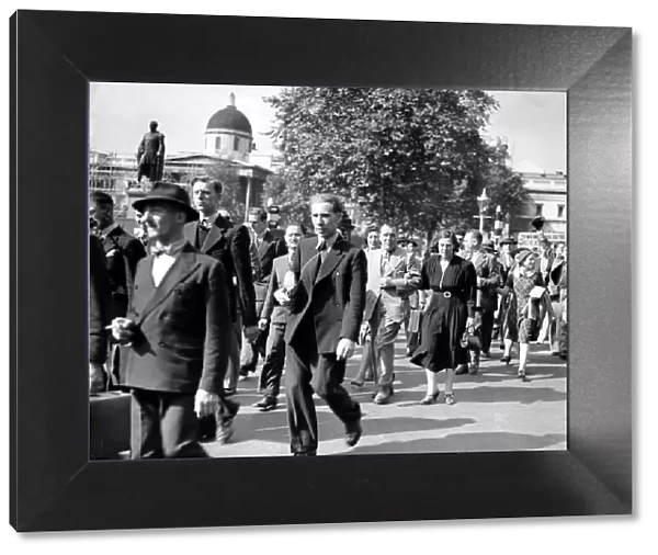 3rd September 1939, Large crowds seen here in Trafalgar Square making their way to