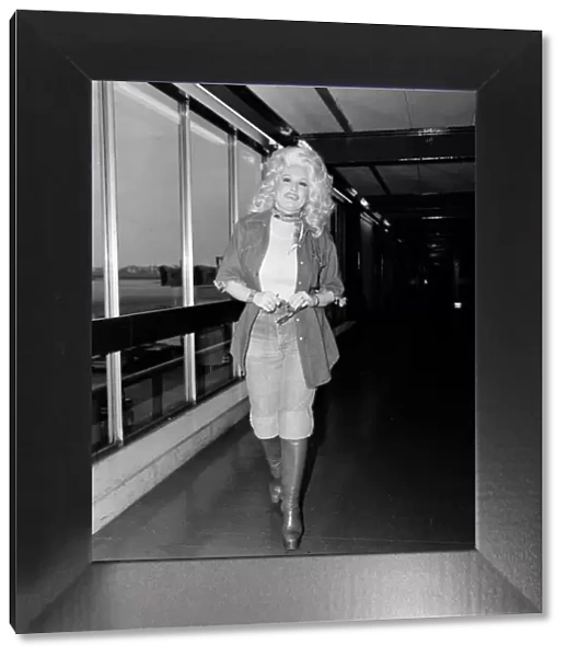 Country & Western singer Dolly Parton arrving at London Airport. 16th May 1977