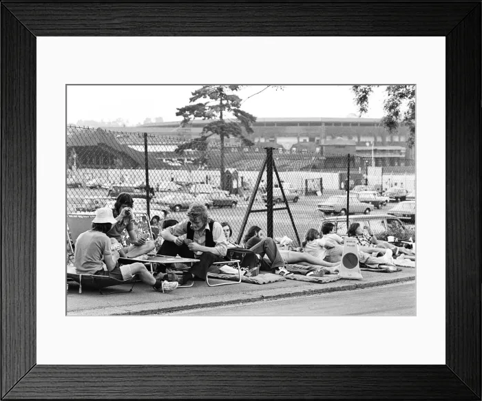 Framed Print : Wimbledon 1976. Fans queuing up outside. 1st July 1976 Framed Print : Wimbledon 1976. Fans queuing up outside. 1st July 1976