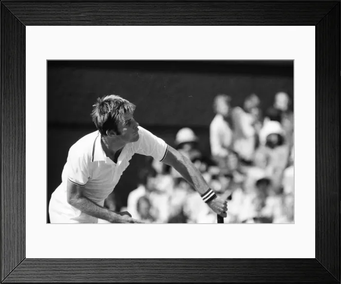 Framed Print : Wimbledon 1976. Roscoe Tanner playing Bjorn Borg. 1st July 1976 Framed Print : Wimbledon 1976. Roscoe Tanner playing Bjorn Borg. 1st July 1976