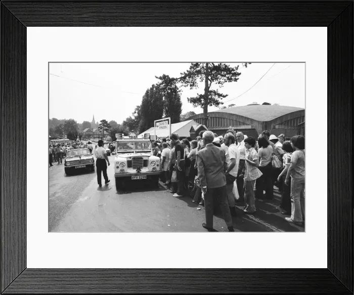 Framed Print : Wimbledon 1976. Fans queuing up outside. 1st July 1976 Framed Print : Wimbledon 1976. Fans queuing up outside. 1st July 1976