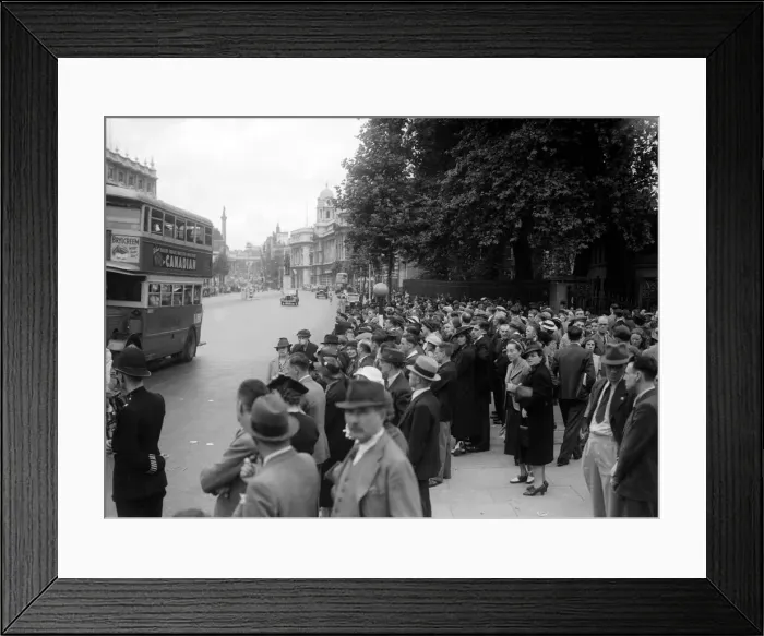 Framed Print : 3rd September 1939, Large crowds gathered in Whitehall as the zero hour 11am approached Framed Print : 3rd September 1939, Large crowds gathered in Whitehall as the zero hour 11am approached