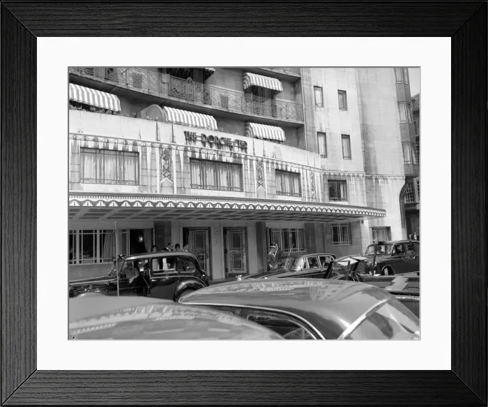 Framed Print : The Dorchester Hotel, Park Lane, London July 1961. W1K 1QA *** Local Caption Framed Print : The Dorchester Hotel, Park Lane, London July 1961. W1K 1QA *** Local Caption