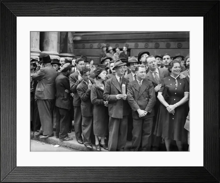 Framed Print : World War Two, Britain, 1st September 1939, Crowds gathering to watch Cabinet Ministers Framed Print : World War Two, Britain, 1st September 1939, Crowds gathering to watch Cabinet Ministers