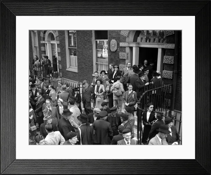 Framed Print : 3rd September 1939, Large crowds gathered outside the French Embassy as the zero hour Framed Print : 3rd September 1939, Large crowds gathered outside the French Embassy as the zero hour