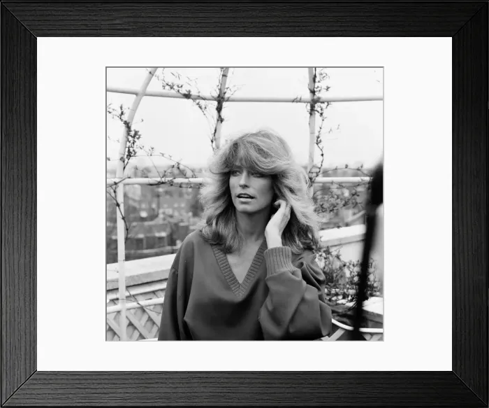 Framed Print : US actress Farrah Fawcett Majors pictured at a photo reception at the Dorcester Hotel in