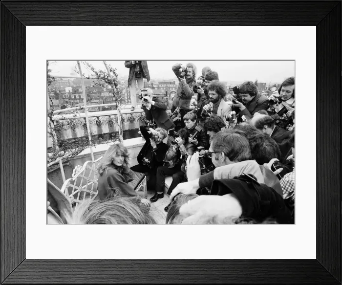Framed Print : US actress Farrah Fawcett Majors pictured at a photo reception at the Dorcester Hotel in Framed Print : US actress Farrah Fawcett Majors pictured at a photo reception at the Dorcester Hotel in