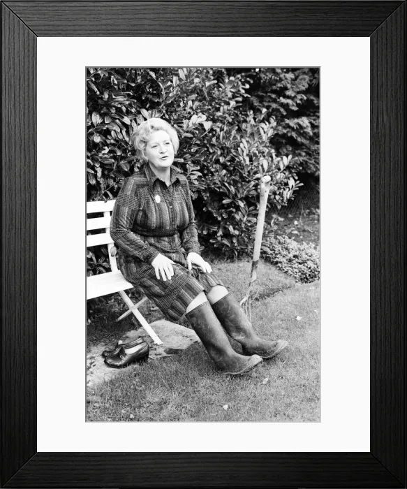 Framed Print : Actress Molly Sugden at home in her garden. 12th November 1977 Framed Print : Actress Molly Sugden at home in her garden. 12th November 1977