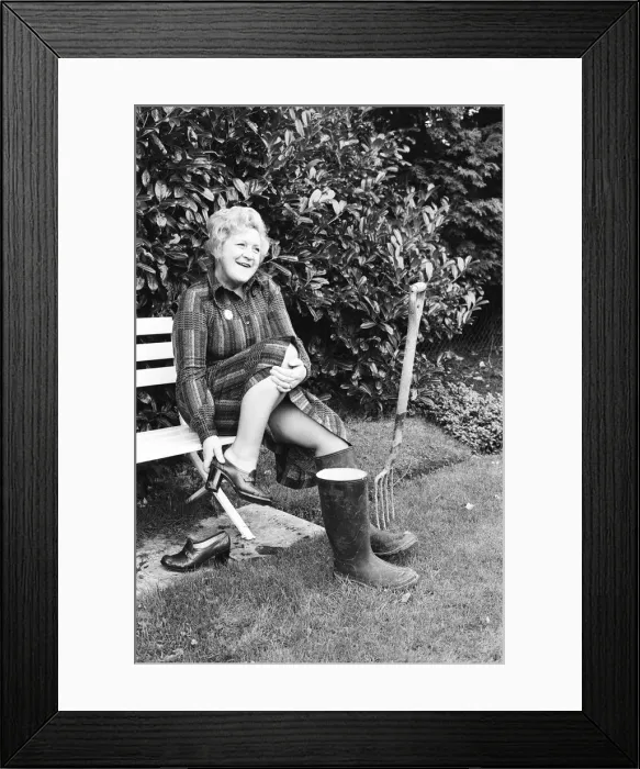 Framed Print : Actress Molly Sugden at home in her garden. 12th November 1977 Framed Print : Actress Molly Sugden at home in her garden. 12th November 1977