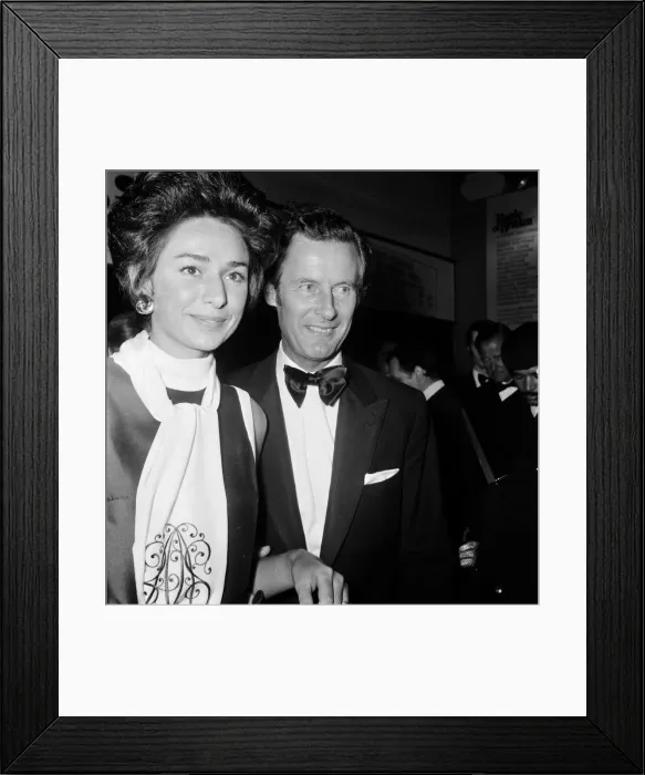 Framed Print : Premiere of The battle of Britain. Stars arriving for the premiere