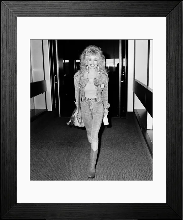 Framed Print : Dolly Parton seen here at London Airport 1st April 1988 Local Caption Watscan