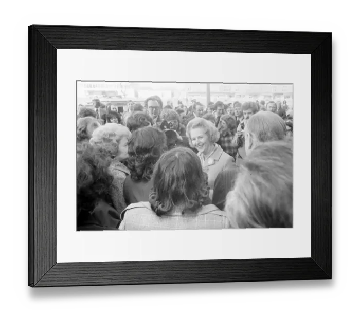 Framed Print : Margaret Thatcher visits Coventry and chats to residents in the Radford area of th city