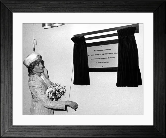 Framed Print : Diana, Princess of Wales during a visit which took in Southfields Framed Print : Diana, Princess of Wales during a visit which took in Southfields