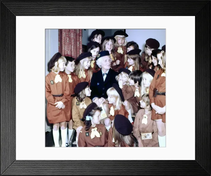Framed Print : Mrs Lazenby and brownies. 17th October 1973 Framed Print : Mrs Lazenby and brownies. 17th October 1973