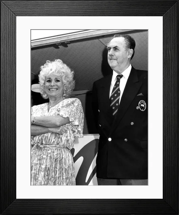 Framed Print : British actress, Barbara Windsor and former motor racing champion Framed Print : British actress, Barbara Windsor and former motor racing champion