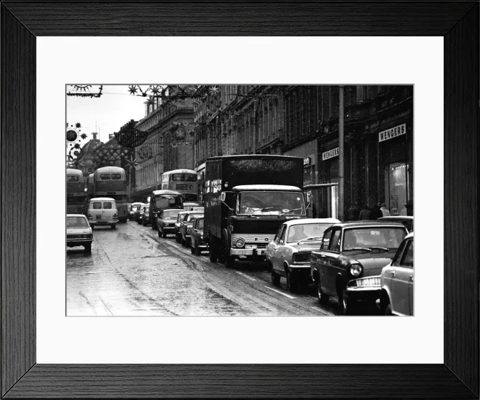 Framed Print : Traffic struggles against the snow on Grainger Street, Newcastle 23 November 1971 Framed Print : Traffic struggles against the snow on Grainger Street, Newcastle 23 November 1971