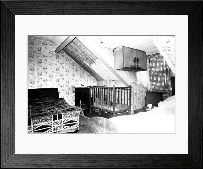 Framed Print : Slum and derelict housing in the West end of Newcastle 1 May 1970