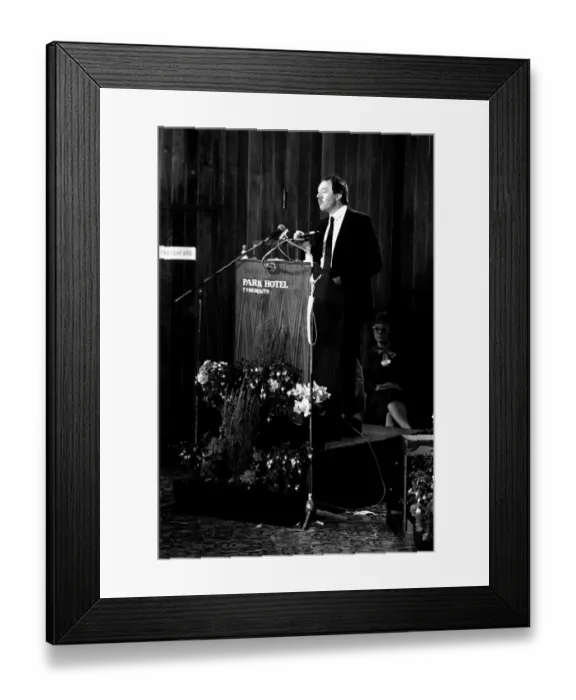 Framed Print : Ken Livingstone at the Park Hotel, Tynemouth for the Association of Metropolitan Framed Print : Ken Livingstone at the Park Hotel, Tynemouth for the Association of Metropolitan