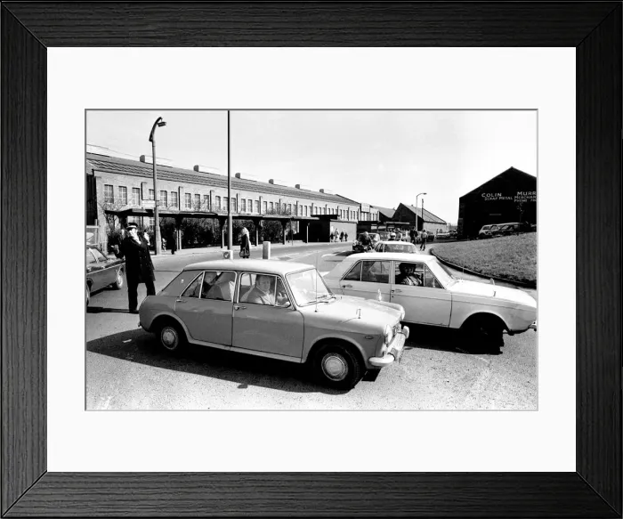 Framed Print : Open air Sunday market at Pallion, Sunderland, 23rd March 1975 Framed Print : Open air Sunday market at Pallion, Sunderland, 23rd March 1975