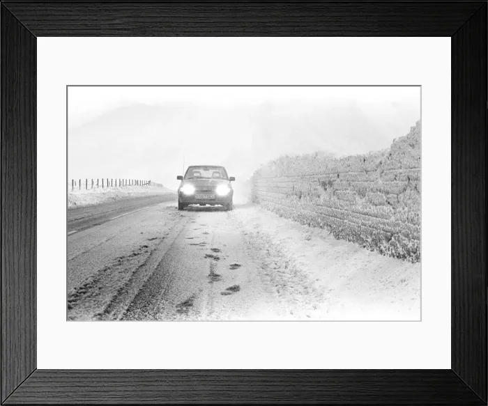 Framed Print : Winter Weather - Snow Scenes 15 February 1986 - Rural scene in Northumberland Framed Print : Winter Weather - Snow Scenes 15 February 1986 - Rural scene in Northumberland