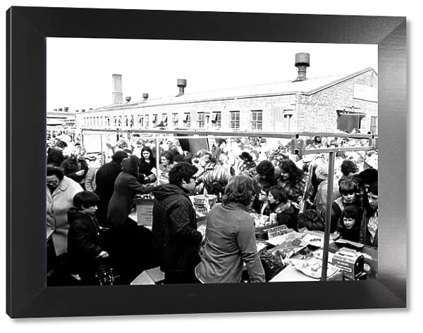 Open air Sunday market at Pallion, Sunderland 23 March 1975