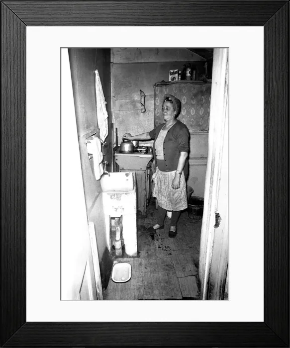 Framed Print : Slum and derelict housing in the West end of Newcastle 1 May 1970 Framed Print : Slum and derelict housing in the West end of Newcastle 1 May 1970