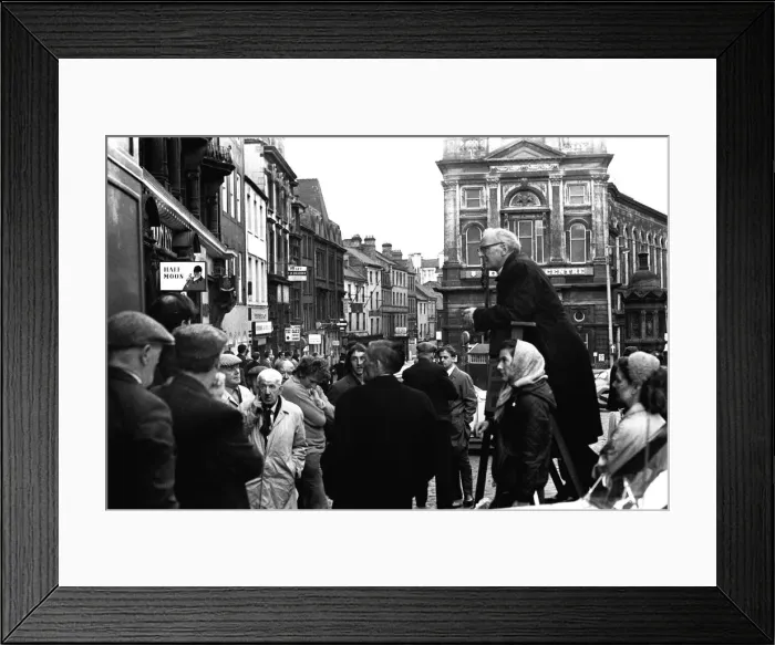 Framed Print : A crowd of people listen to a public speaker in Newcastles Bigg Market 13 July 1970 Framed Print : A crowd of people listen to a public speaker in Newcastles Bigg Market 13 July 1970