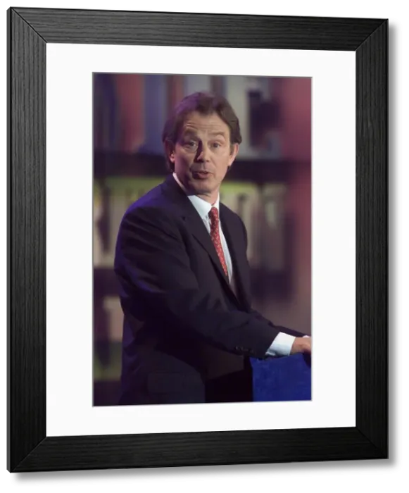 Framed Print : Tony Blair speaks at the Mirror Pride of Britain Awards 2000 Framed Print : Tony Blair speaks at the Mirror Pride of Britain Awards 2000